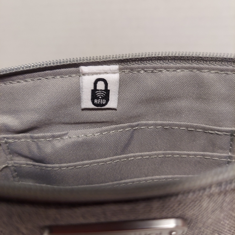 Baggallini RFID Wristlet Purse Wallet Gray EUC Neutral Minimalist Travel - Picture 6 of 8